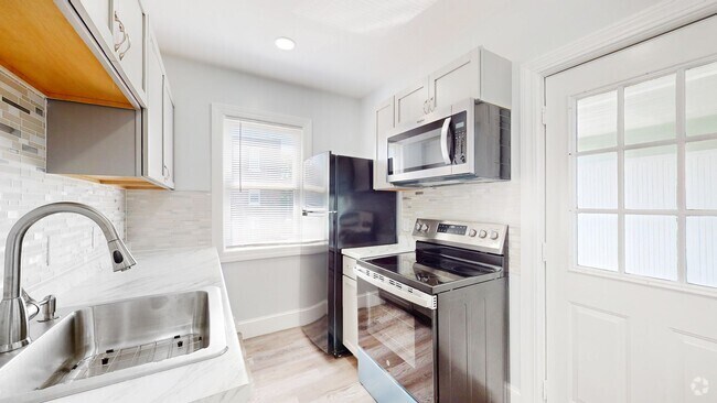 Building Photo - Avl June/July - spacious, sunny 3BR near d... Rental