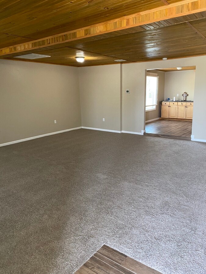 living room - 400 N Plum St