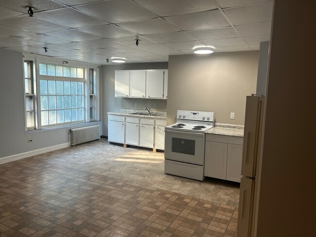 Building Photo - 72 Academy St