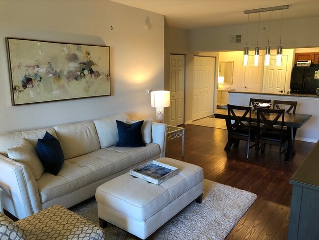 Sala de estar/Cocina abierta - 20241 Estero Gardens Cir Unidad 102