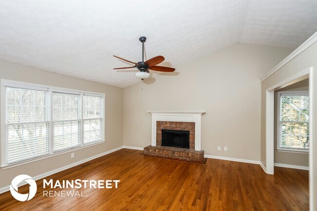 Photo - 304 Maplelake Dr