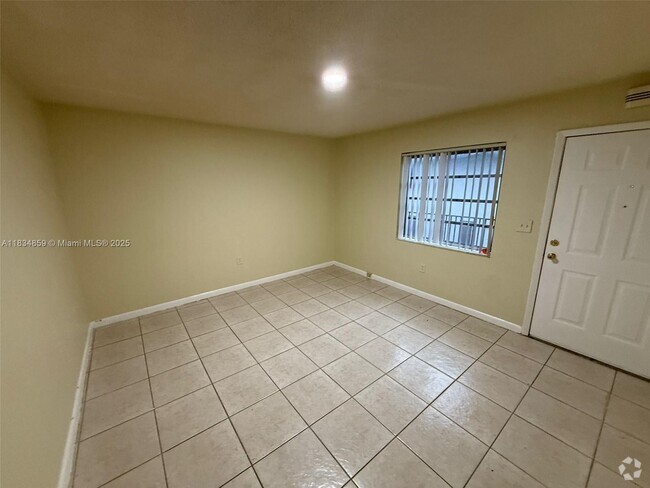 Building Photo - 1225 W 30th St Unit 26 Rental