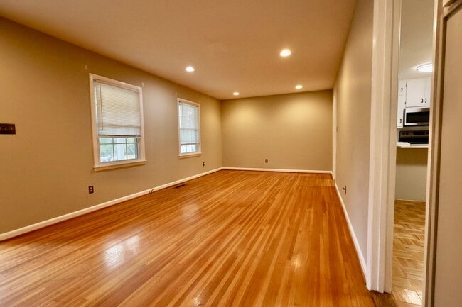 Photo - 536 Edgecrest Cir