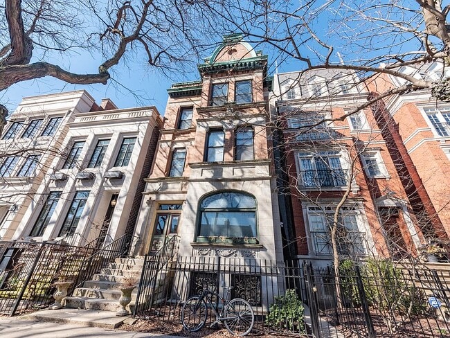 Building Photo - 1722 N Mohawk St Unit 2R