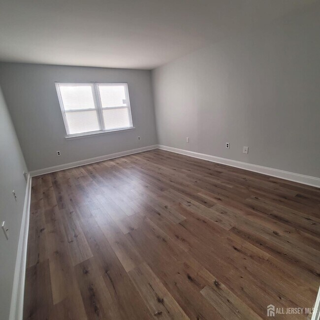 1617 Raspberry Ct