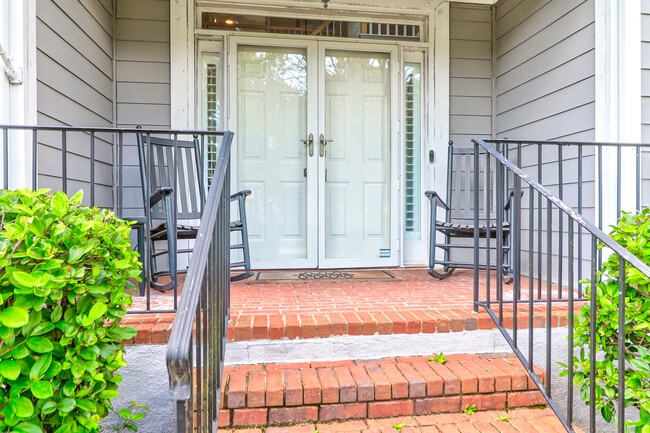 Photo - 1250 Abercorn Trce