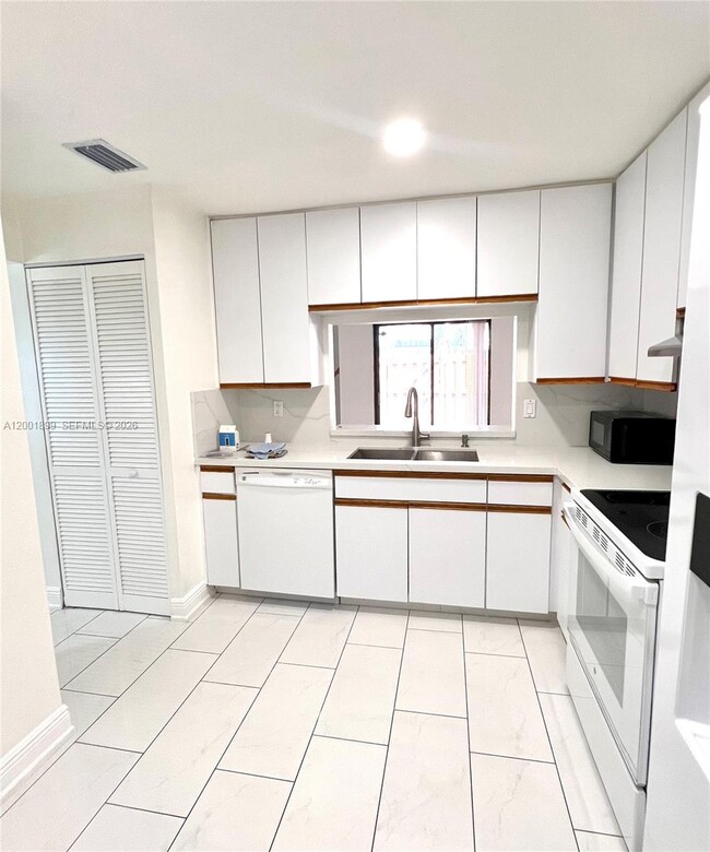 Photo - 6109 NW 171st St