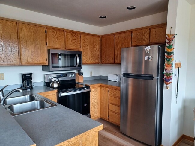 Building Photo - Light Bright 3 BDR plus Loft 3BATH Silvert... Unit D  426