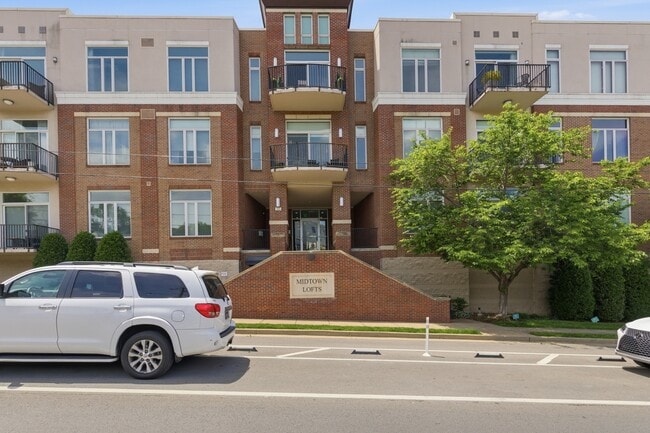 Building Photo - 205 31st Ave N Unit 205