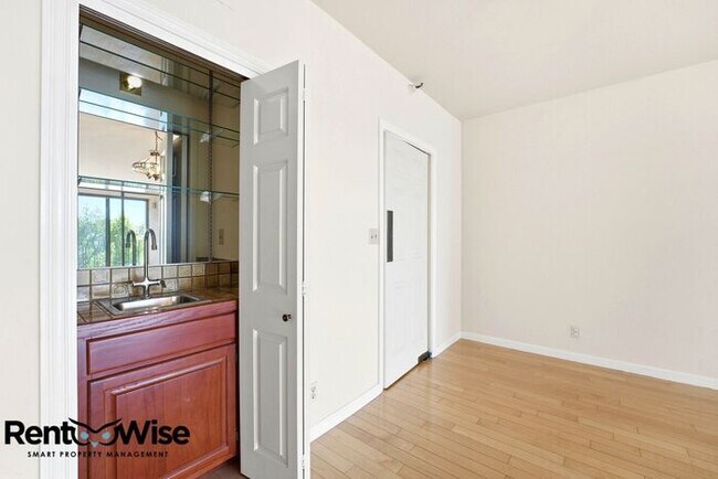 Photo - 555 Laurel Ave