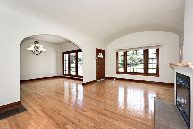 1424 Warnall Ave