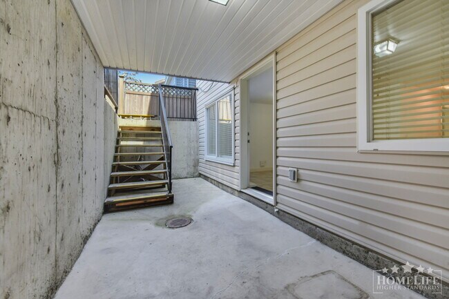 Photo - Bright 2-Bedroom Basement Suite in Sullivan-  All Utilities Included Unité Basement