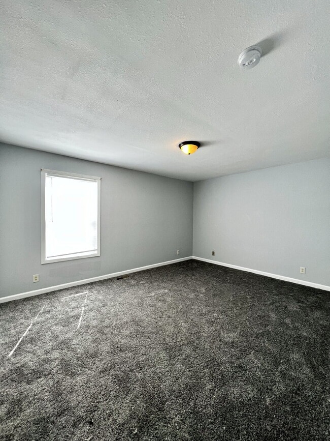 Photo - 374 JACK MILLER BLVD UNIT G - 2 Bd-1 BA Within 3 Miles to FT. Campbell's Main Gate!!!