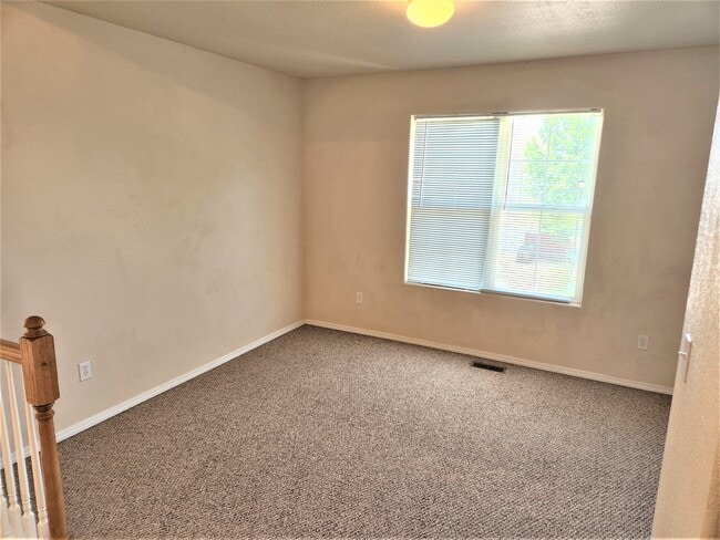 Photo - 796 Ridgebury Pl