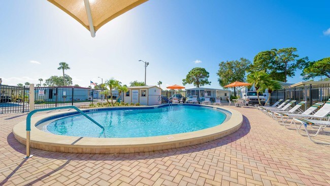 Pool - Suncoast Gateway