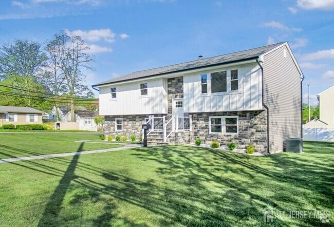 Building Photo - 156 Cliffwood Ave W Rental