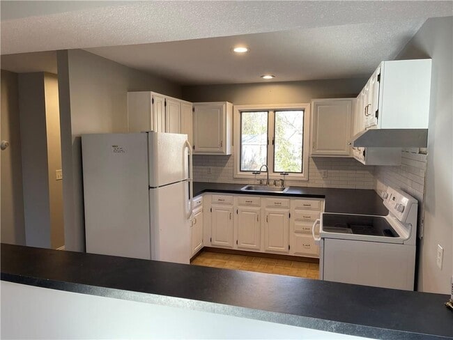 Photo - 12 Beacon St