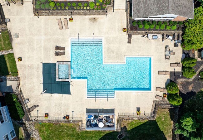 Photo - Lincoln Green