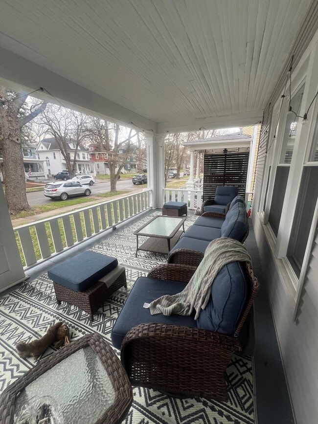 Photo - **Hawthorne Place** Pet Friendly 5 Large Bedrooms 2 Full Baths!