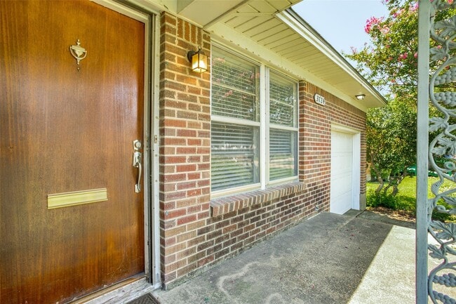 Photo - 3724 Almazan Dr