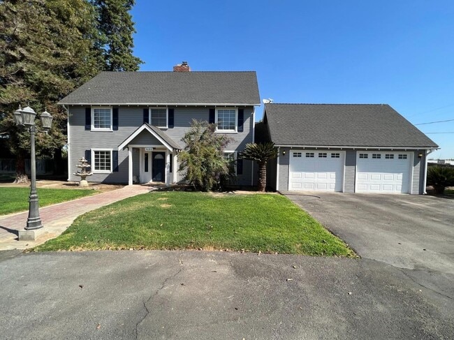 Beautiful Country Home with Solar! - Beautiful Country Home with Solar!