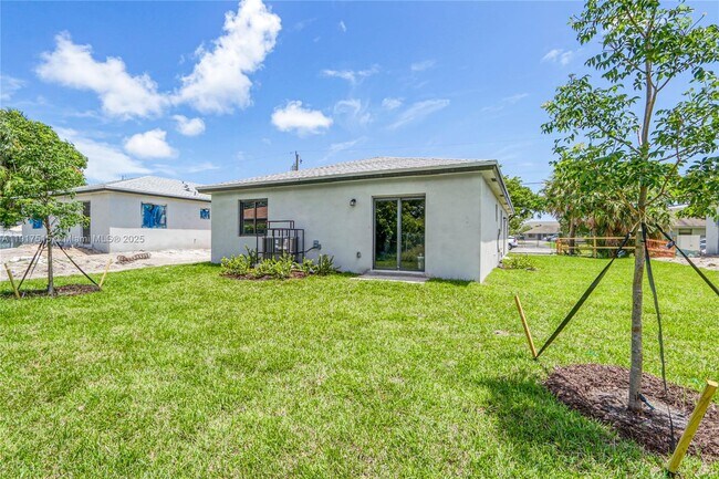 Photo - 981 NW 4th Ave