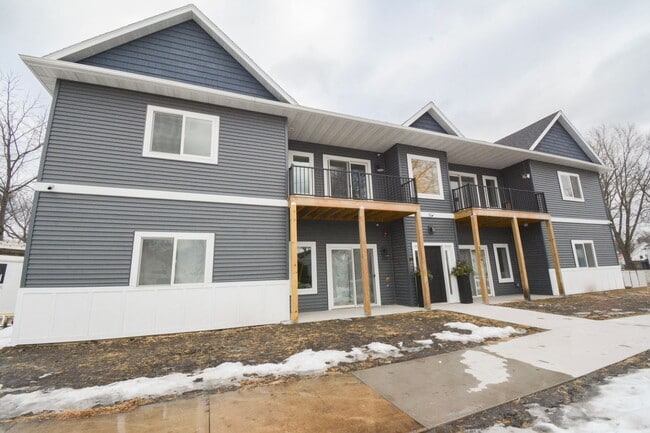 Building Photo - 1204 2nd Ave NW Unit #4