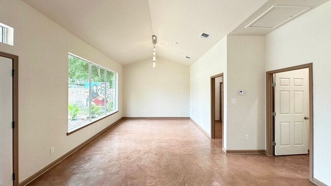 Photo - Gorgeous 1/1 Home Available for Immediate ...