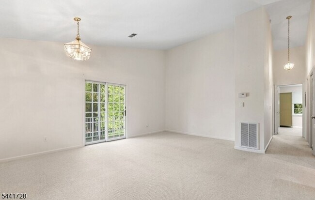 82 Smithfield Ct