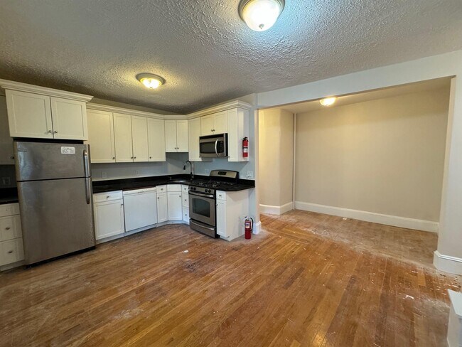 Photo - 23 Lowell St Apartments