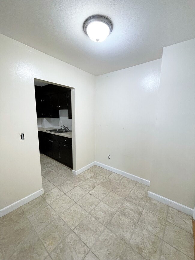 Photo - 580 Bridge St Unit 6