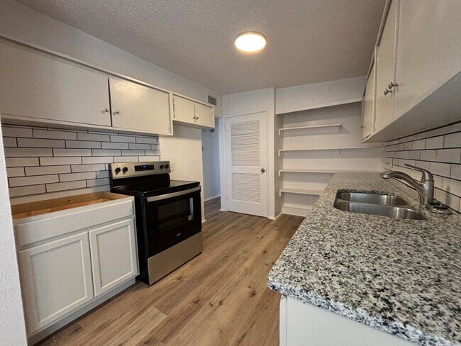 Photo - 2719 66th St