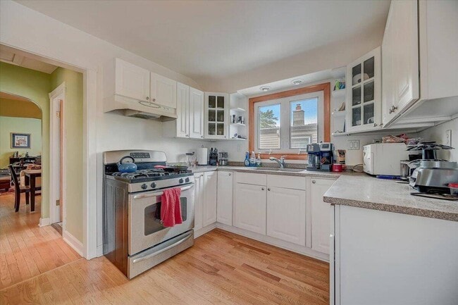 Kitchen - 1614 E Providence Ave Unit 1614 E Providence Ave