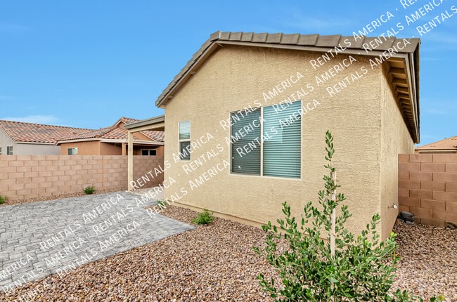 8821 E Stone Meadow Cir