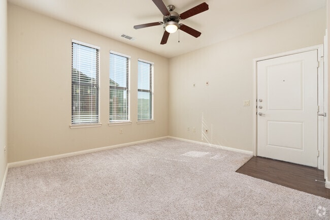 1HAB, 1BA - 635 ft² - Platinum Castle Hills