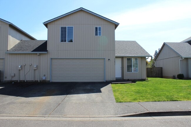 Building Photo - 4 bedroom 2 bath family home in quiet Scappoose neighborhood