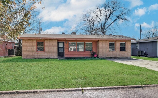 Photo - 1913 2nd Ave N