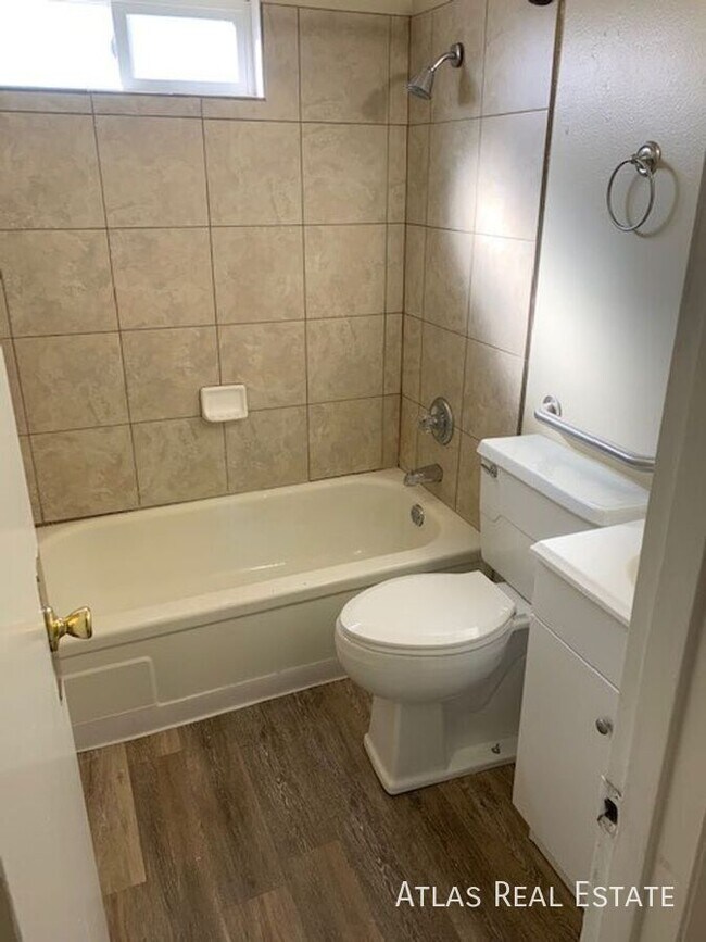 Photo - 2707 N Chestnut St Unit 2