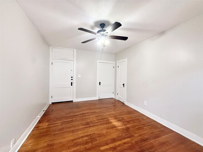 Photo - 1136 Berthea St Unit 01