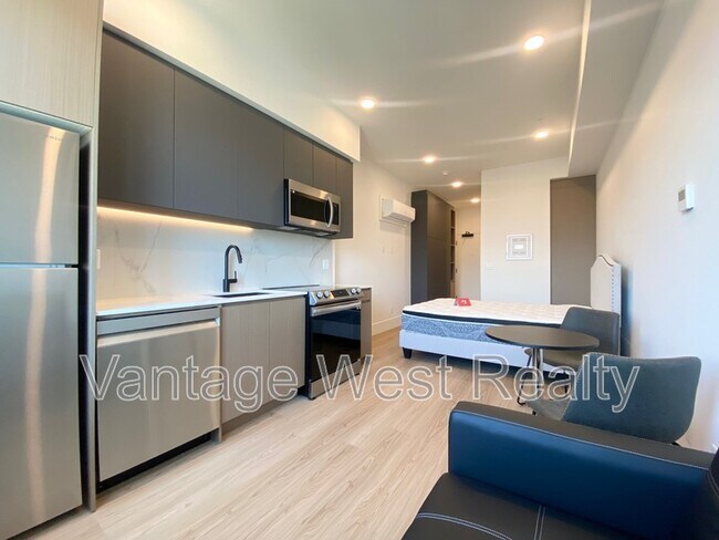 Photo - 720-720 K. L. O. Rd