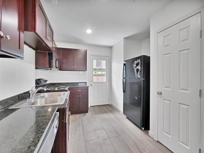 Photo - 211 Fairfax Ln