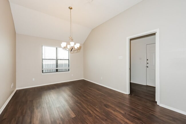 Photo - 812 Ironsides Ln