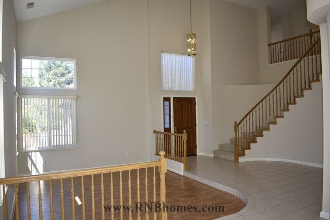 Photo - 2400 Carr Ct