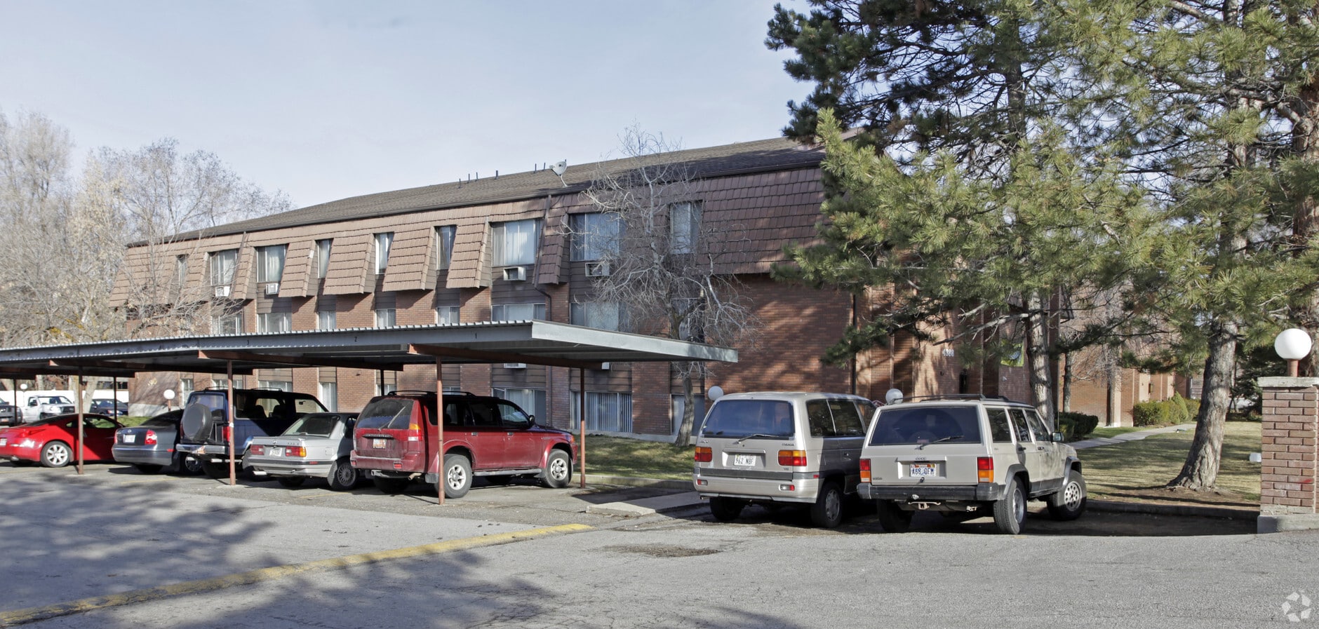 Delmonico Apartments - Delmonico Apartments