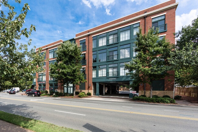 Building Photo - Amazing Industrial Studio at 626 N Graham! Unit 308