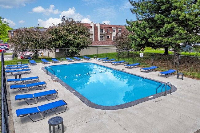 Pool - Eastwood on Grand Rental
