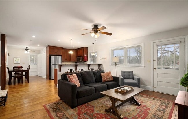 Building Photo - 295 Best Dr