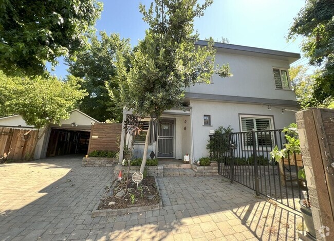 Building Photo - Charming Two-Story Single-Family Home