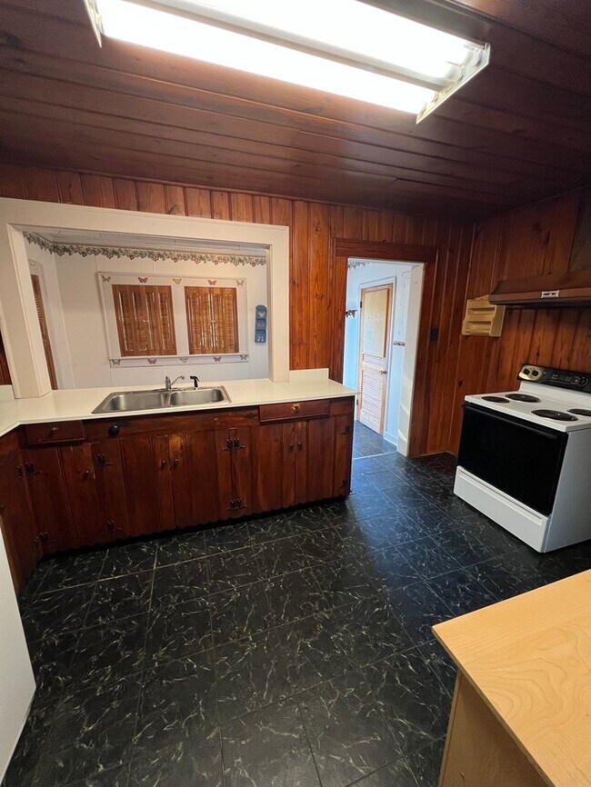 Photo - 1409 W Circle Dr