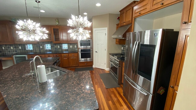 Photo - 10694 Maple Blvd